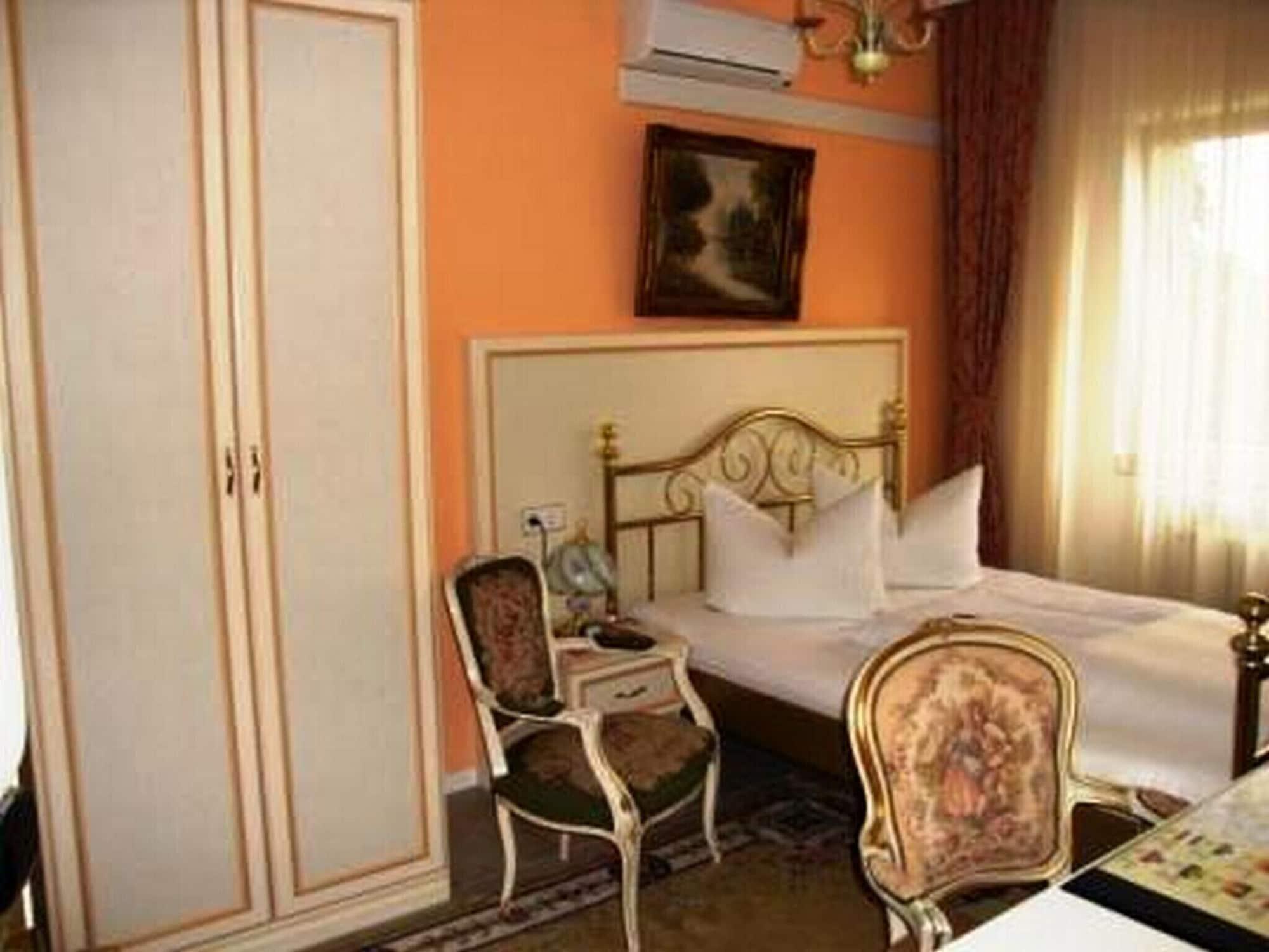 Haus Mooren, Hotel Garni Dusseldorf Ngoại thất bức ảnh