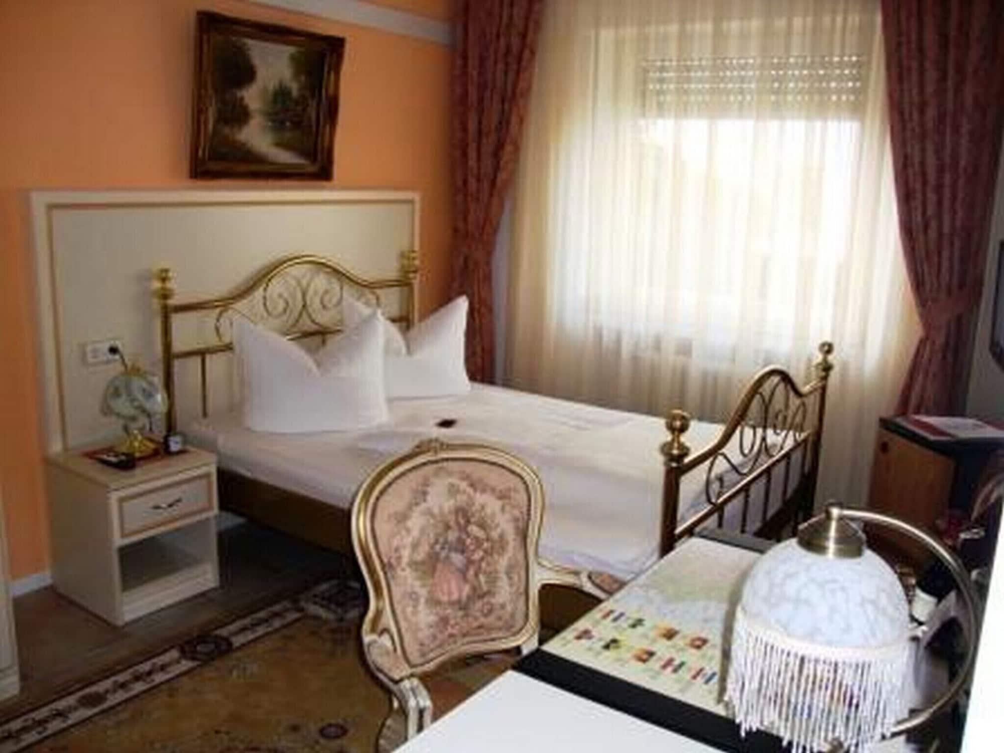 Haus Mooren, Hotel Garni Dusseldorf Ngoại thất bức ảnh