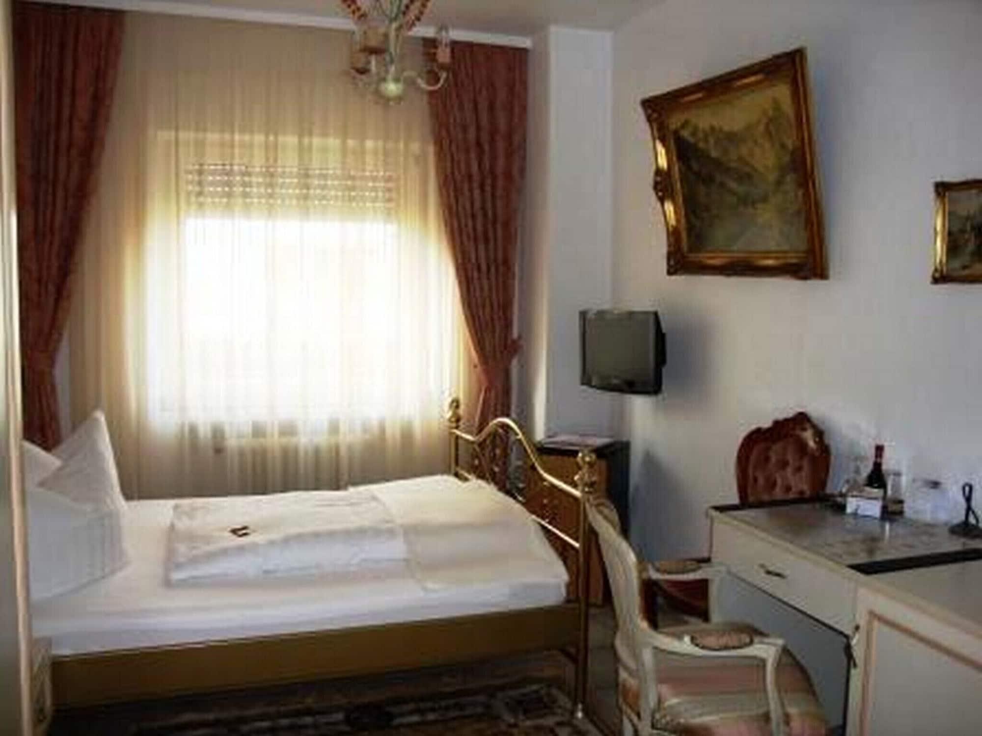 Haus Mooren, Hotel Garni Dusseldorf Ngoại thất bức ảnh