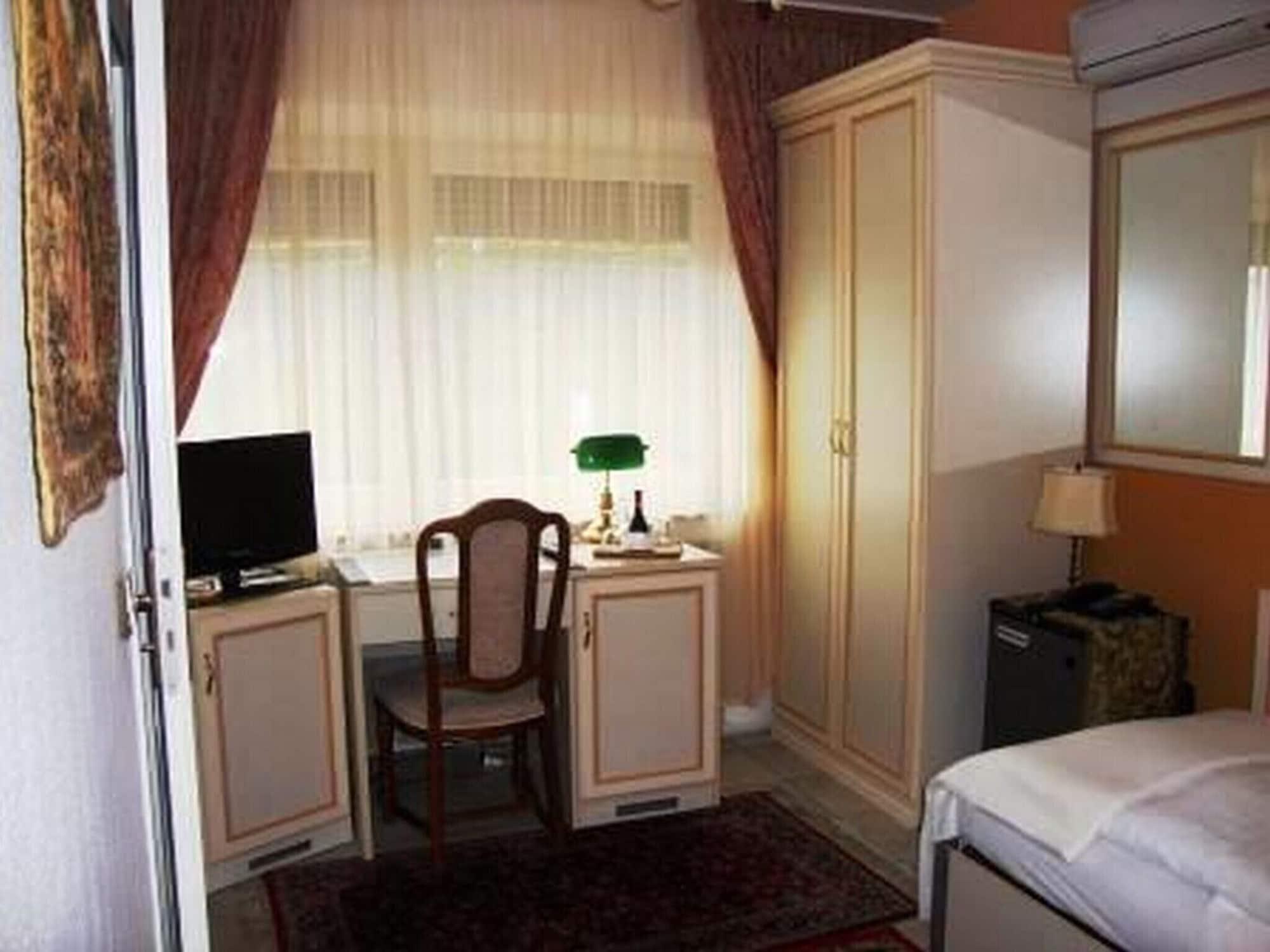 Haus Mooren, Hotel Garni Dusseldorf Ngoại thất bức ảnh