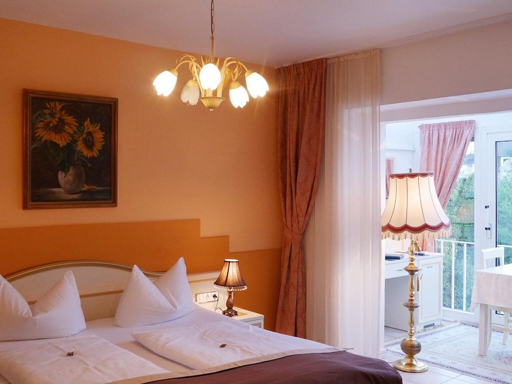 Haus Mooren, Hotel Garni Dusseldorf Ngoại thất bức ảnh